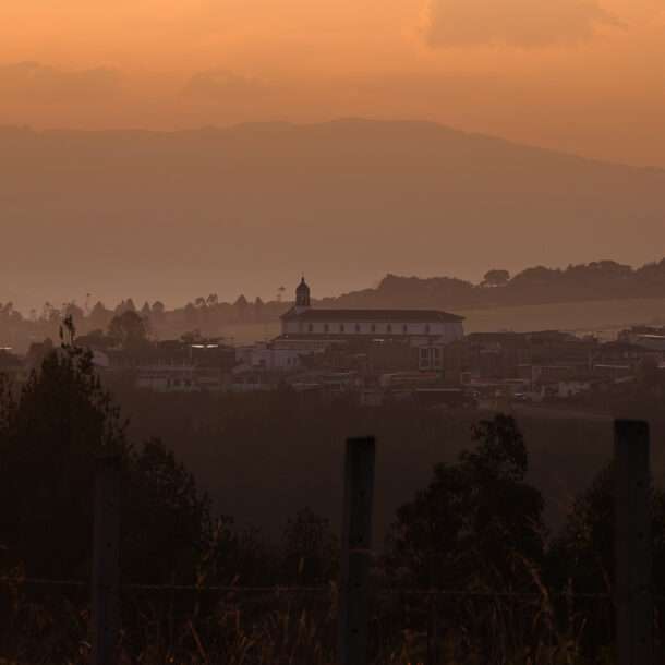 El color intenso del sol de un atardecer en Yacuanquer - Elkin Vallejo