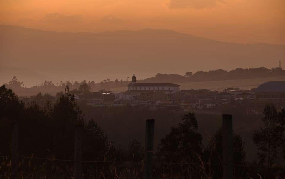 El color intenso del sol de un atardecer en Yacuanquer - Elkin Vallejo
