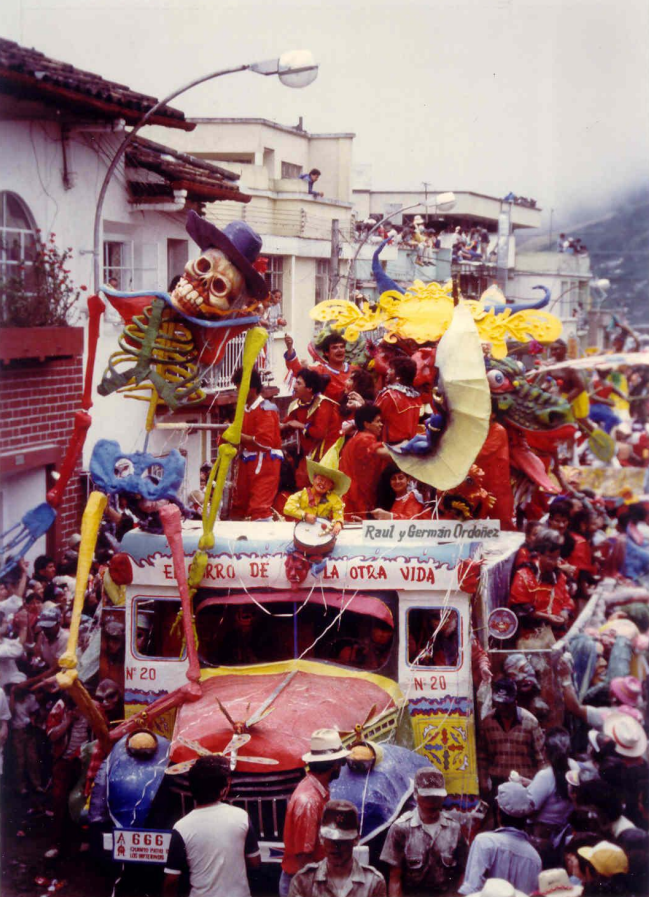 Carroza titulada "El Carro de la Otra Vida"