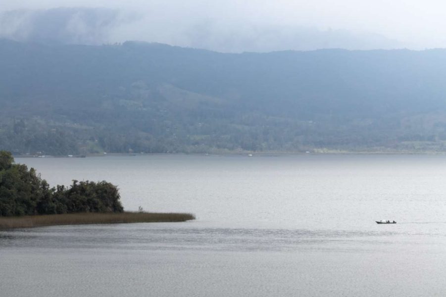 Navegando en La Cocha - Elkin Vallejo